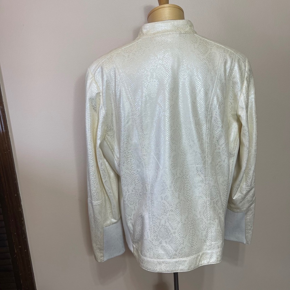 Chico's Cream Snakeskin Faux Leather Metallic Jacket Mock Neck Size 3 XL - Picture 3 of 10